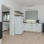 1 Bedroom Nice Apartment In Vir *