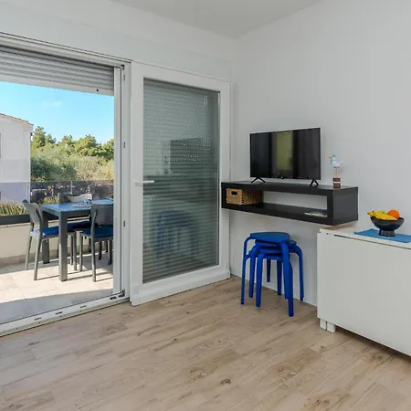 1 Bedroom In Apartment