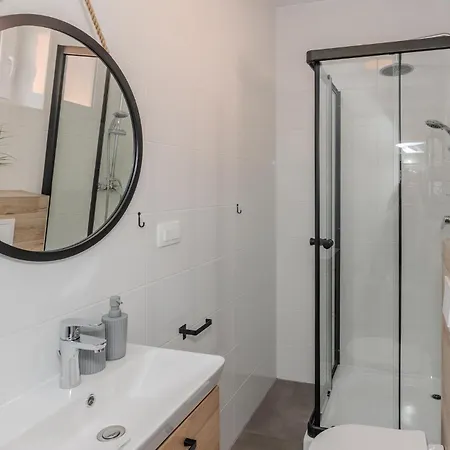 Apartament 1 Bedroom Nice Apartment In Vir