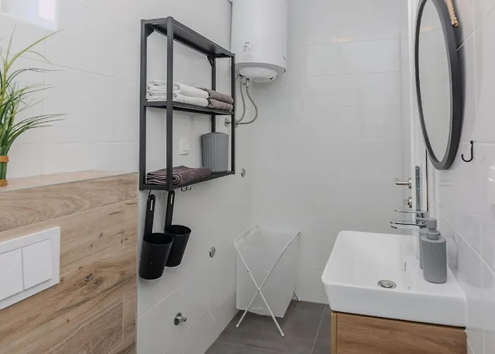 1 Bedroom Awesome In *